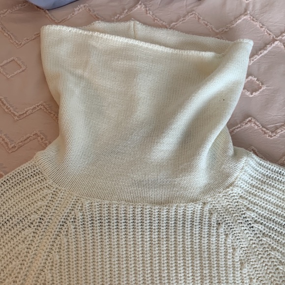 White turtleneck sweater - Picture 4 of 5